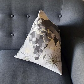 20% OFF -COMBO FIACOSO NUEVO! MANTA CON SOBRE + ALMOHADON + ALMOHADA + ANTIFAZ - MAPA GRIS